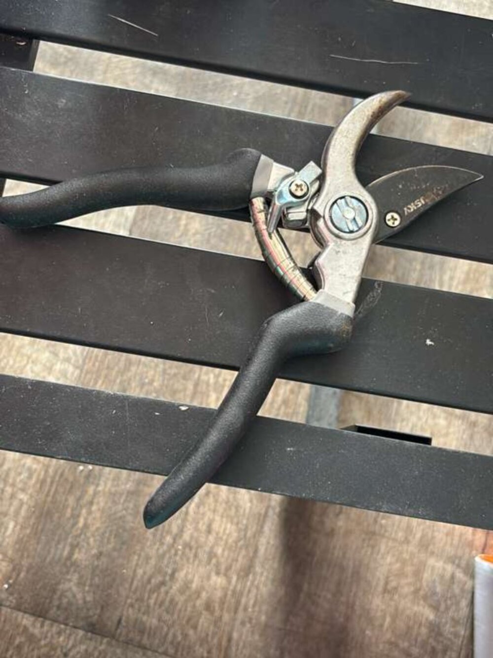 HUSKY 8 in. Bypass Pruning Shears - Picture 3 of 3